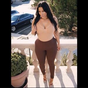 Naked Wardrobe chocolate sculpt leggings